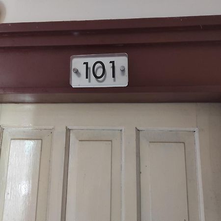 Karema Oyo 93411 Syariah Hotel Tomborang מראה חיצוני תמונה