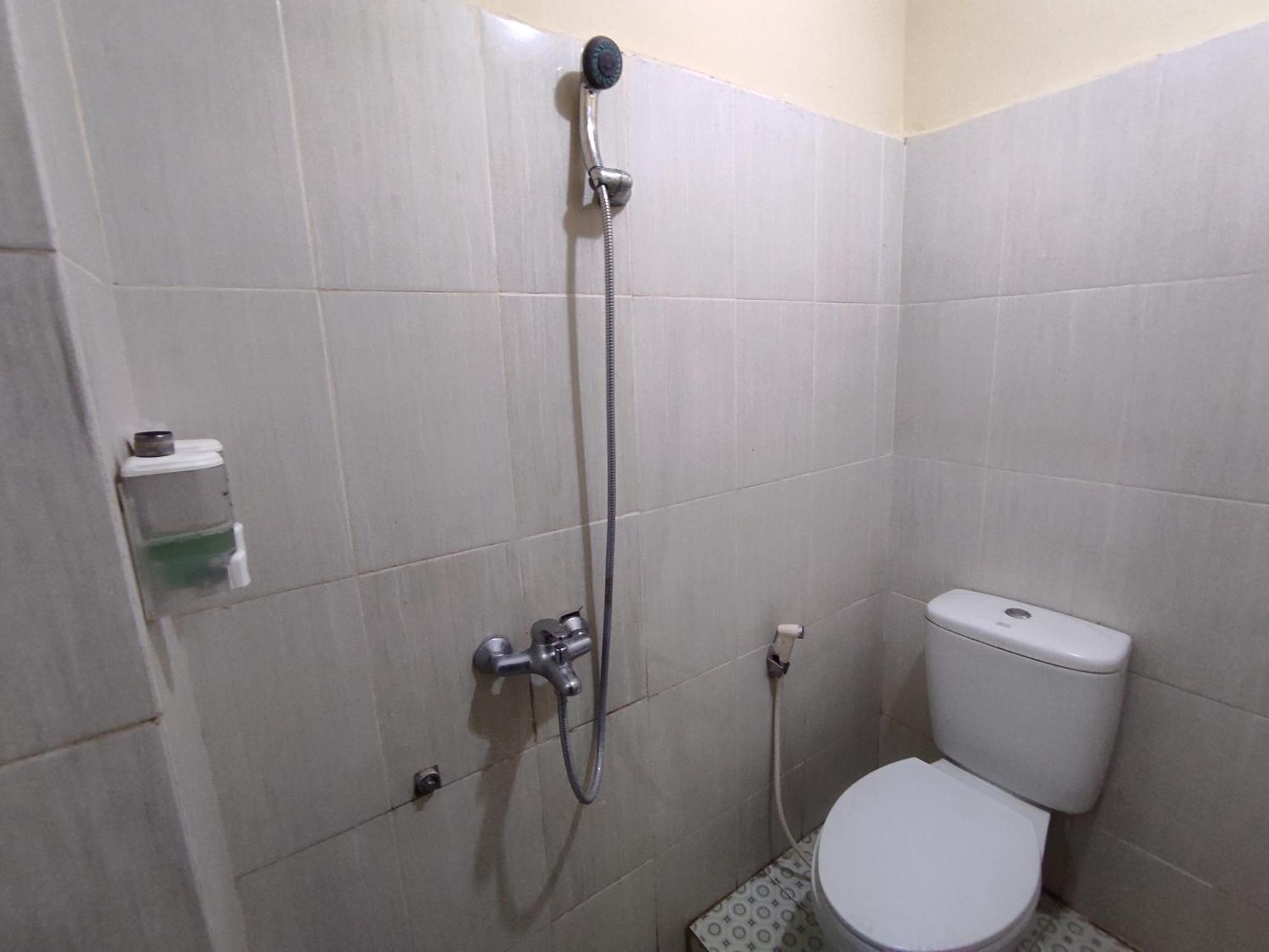 Karema Oyo 93411 Syariah Hotel Tomborang מראה חיצוני תמונה