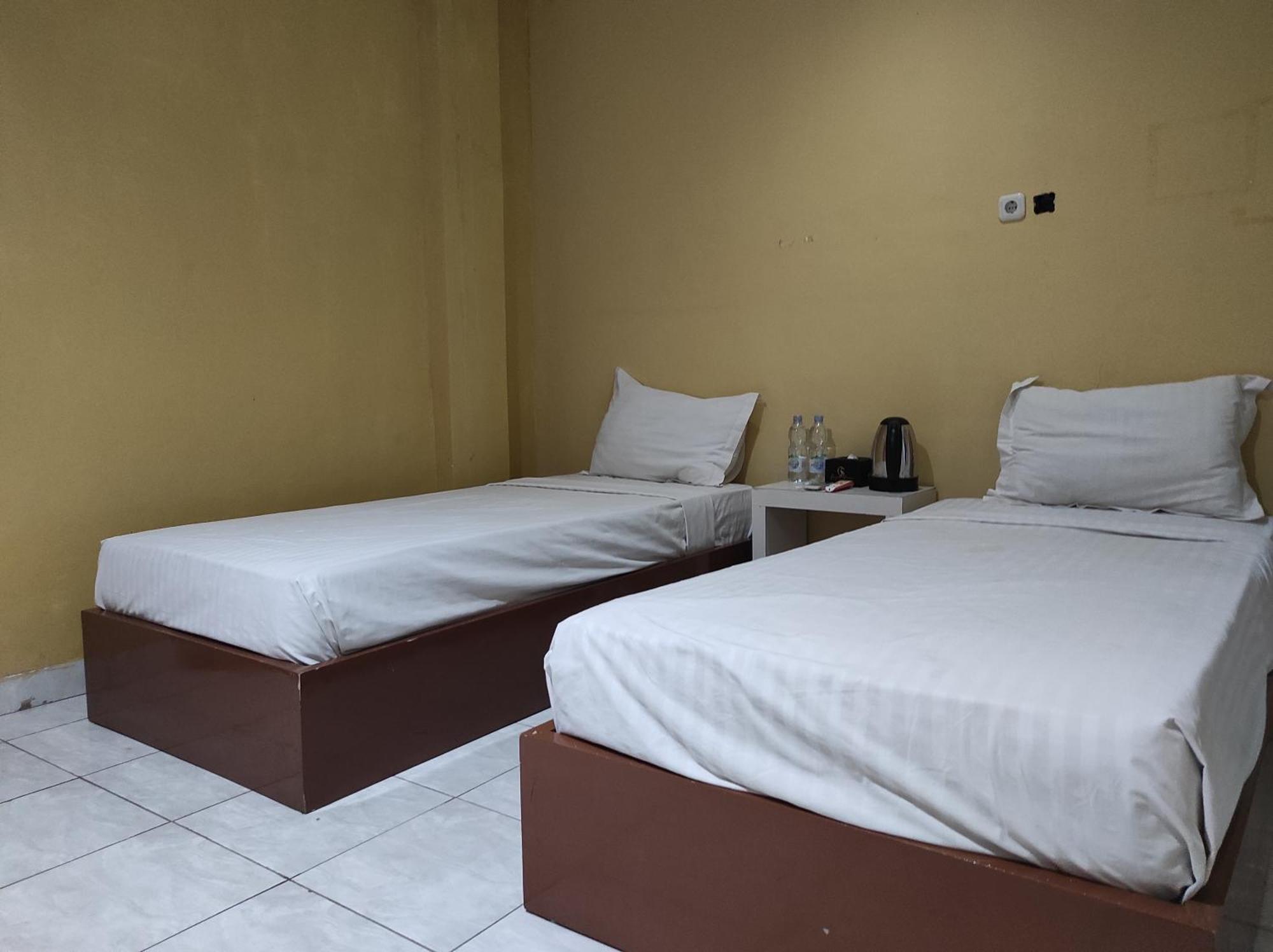 Karema Oyo 93411 Syariah Hotel Tomborang מראה חיצוני תמונה