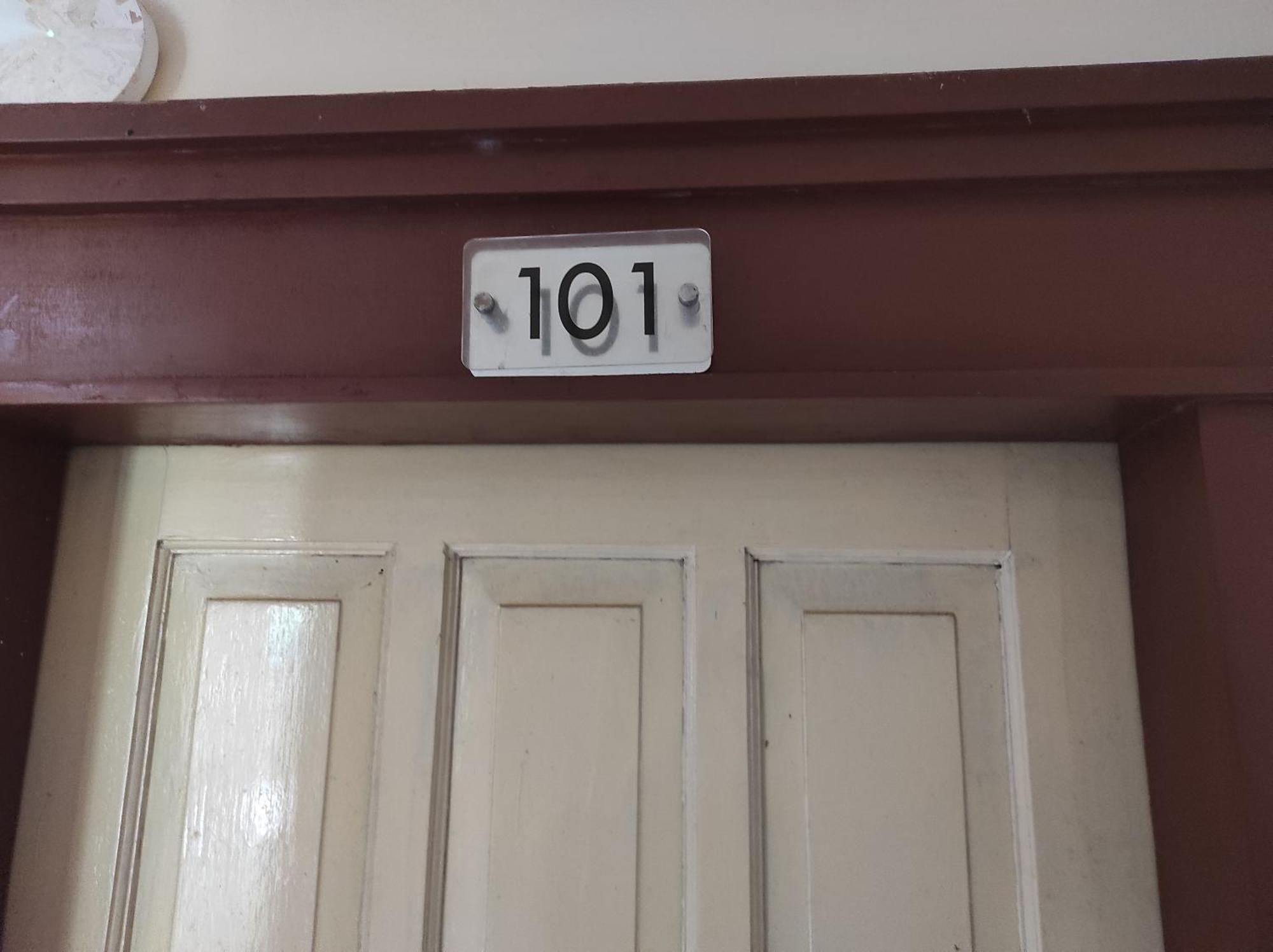 Karema Oyo 93411 Syariah Hotel Tomborang מראה חיצוני תמונה