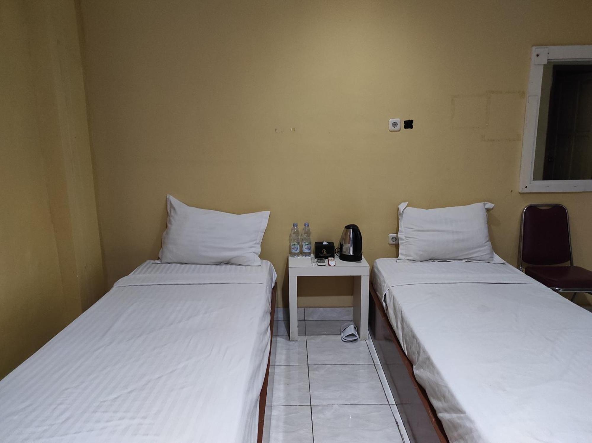 Karema Oyo 93411 Syariah Hotel Tomborang מראה חיצוני תמונה