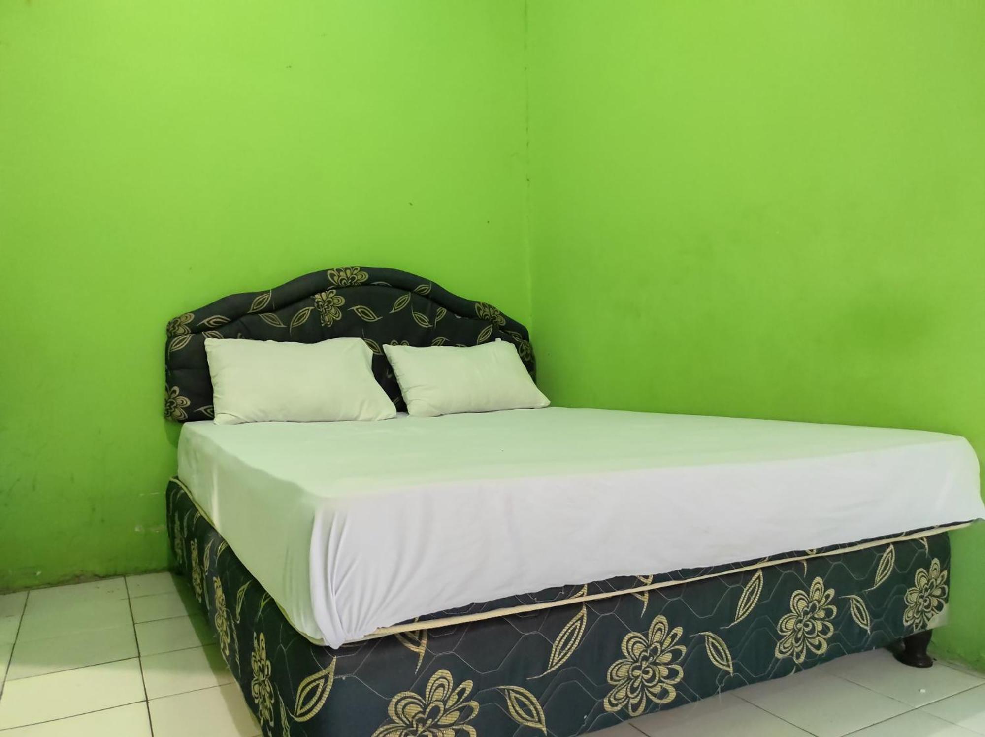 Karema Oyo 93411 Syariah Hotel Tomborang מראה חיצוני תמונה